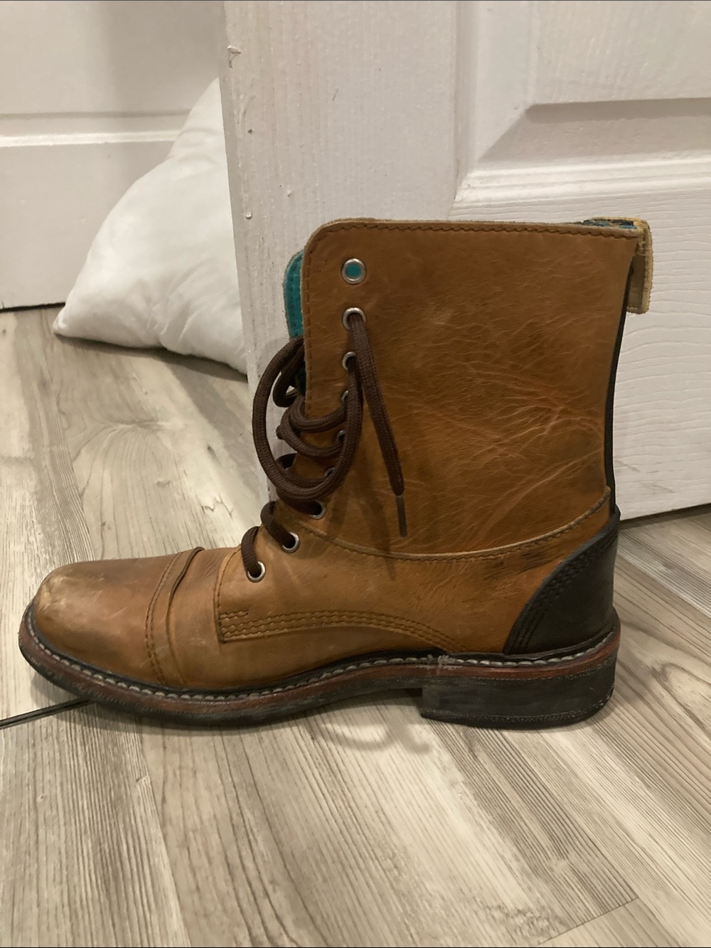 Men's Tan Leather Lace-Up Boot with Contrasting Dark Heel
